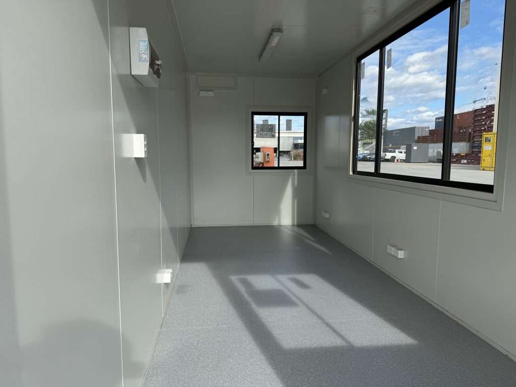 20ft HC with vinyl flooring