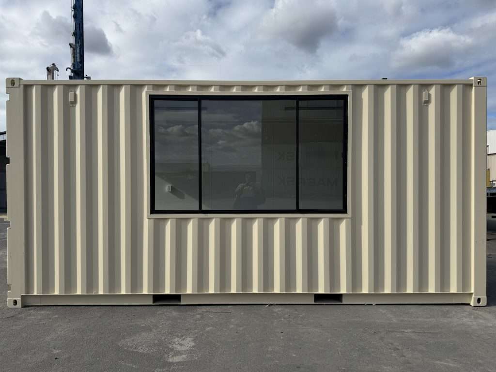20ft HC with Window inside